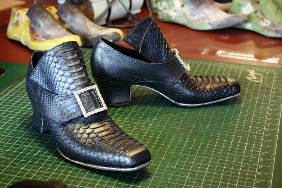 black snakeskin shoes